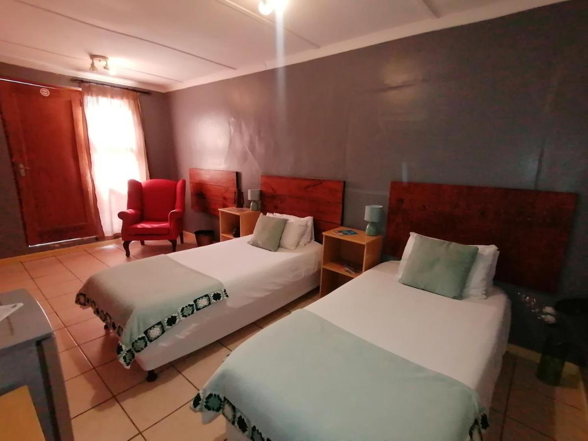 Obelix Guesthouse Luderitz Bagian luar foto