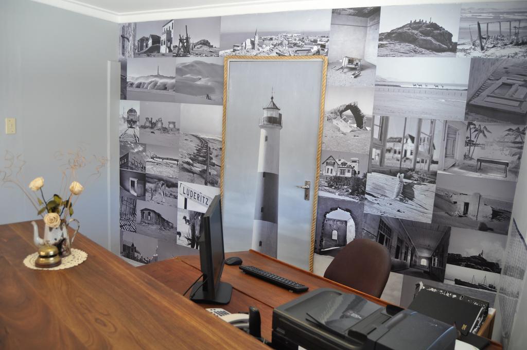Obelix Guesthouse Luderitz Bagian luar foto