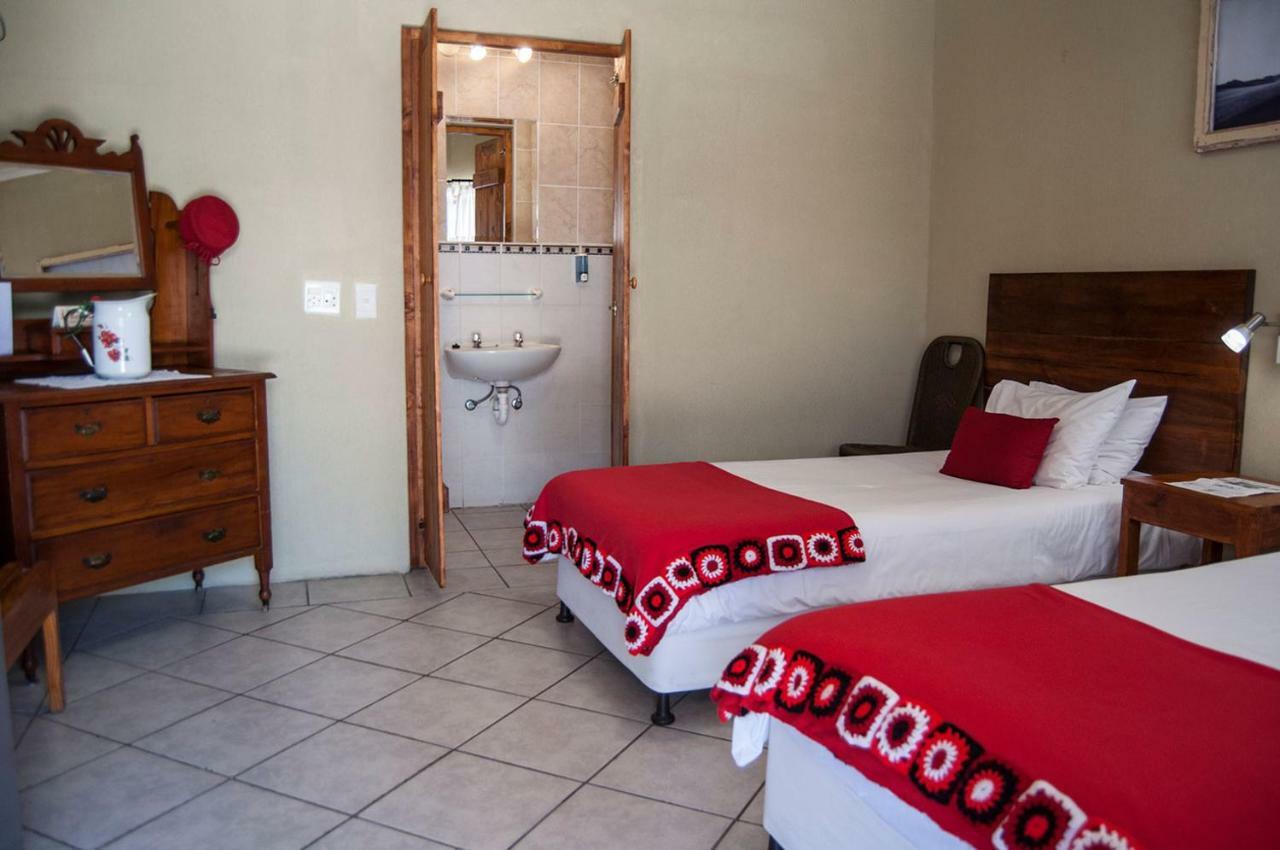 Obelix Guesthouse Luderitz Bagian luar foto
