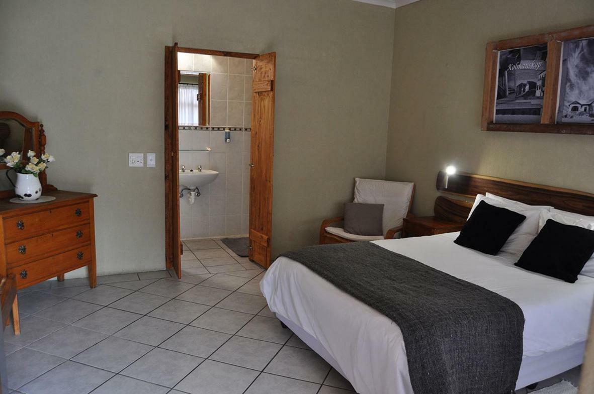 Obelix Guesthouse Luderitz Bagian luar foto